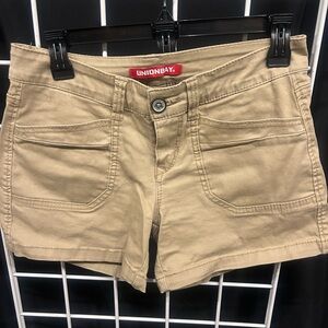 UNIONBAY Women's Cargo Shorts in Tan